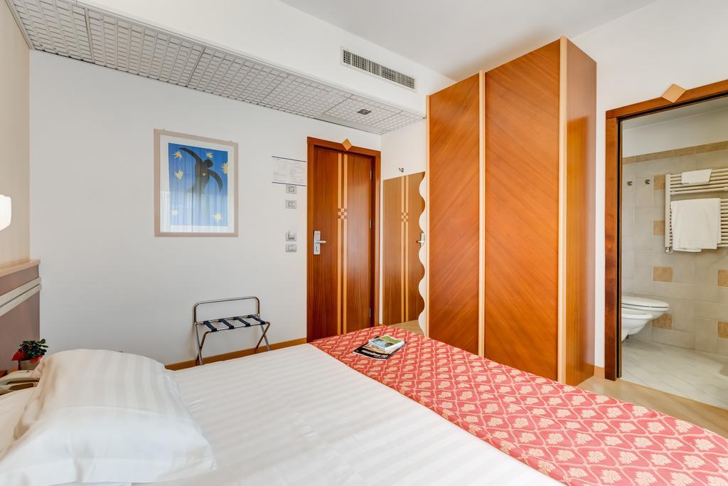 Hotel Europa Beach Village Giulianova Pokoj fotografie